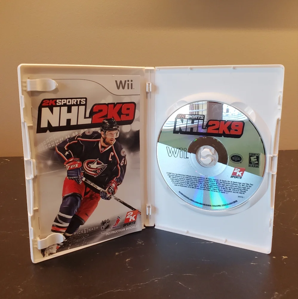 2K Sports NHL 2K9 Wii Game Complete with Manual.